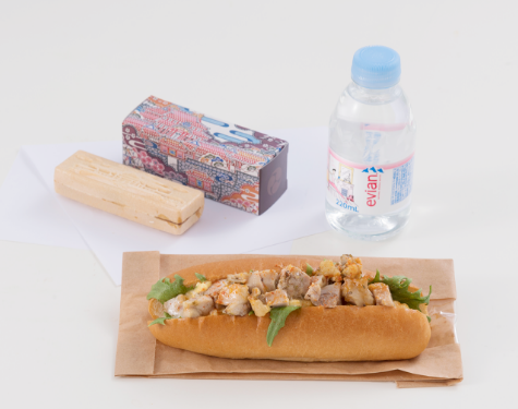 ブエノチキン シークヮーサー風味タマゴサンド＆樂園百貨店 首里城最中（黒糖味）