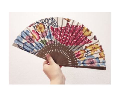 月桃紙に染めた紅型扇子